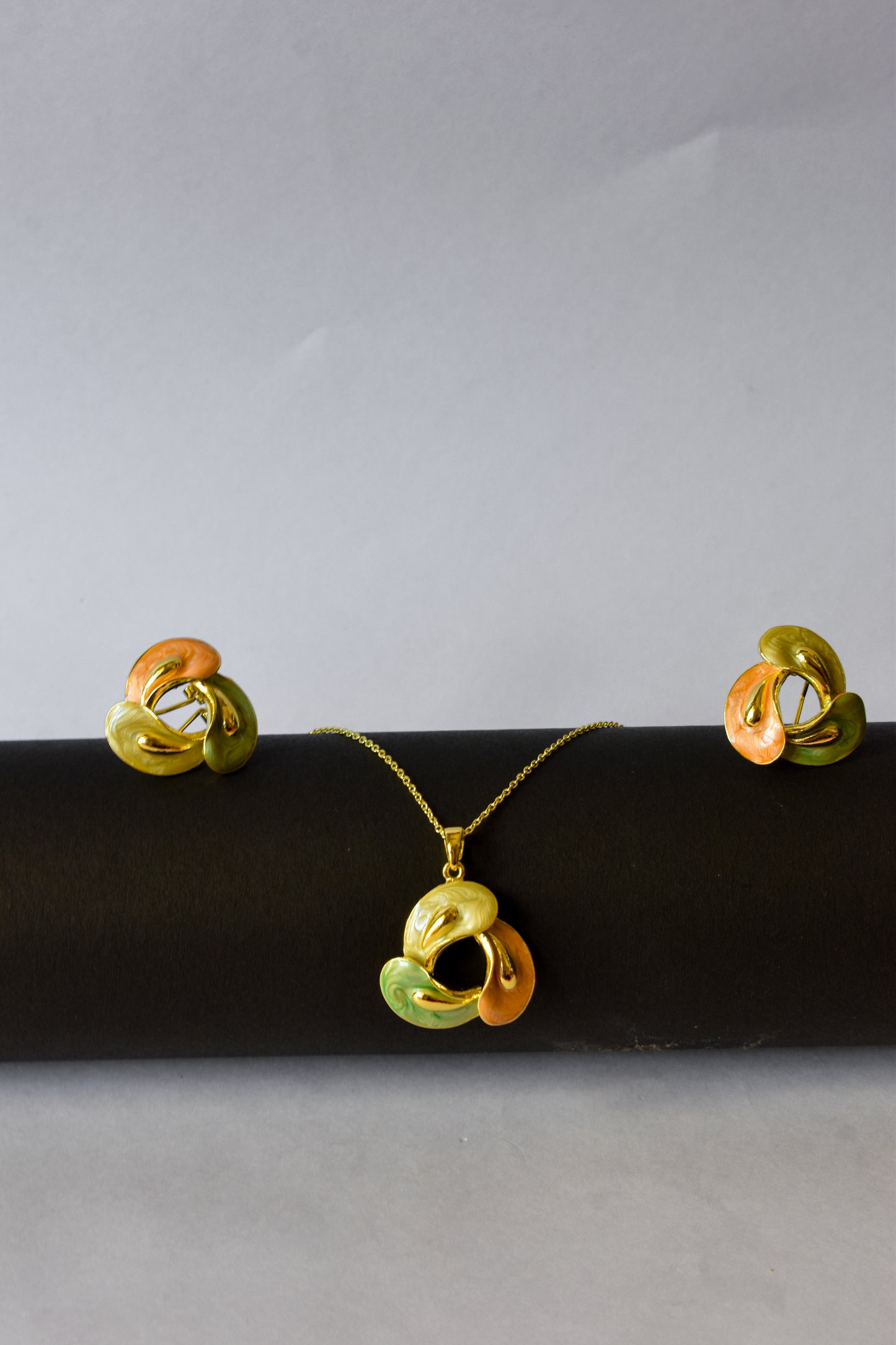 Radiant Swirl Statement Set