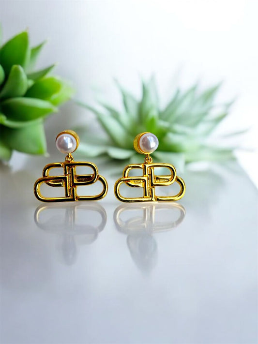 Sanjhika Luxe Pearl & Gold Earrings